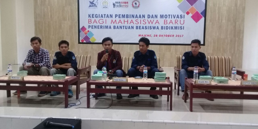 Ketua IMBISI Unsulbar, Harbiyanto ( tengah) menyampaikan materi, Sabtu (28/10). ( Foto : IMBISI )